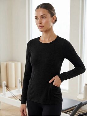 Beyond Yoga Charcoal long sleeve top with pockets women’s small